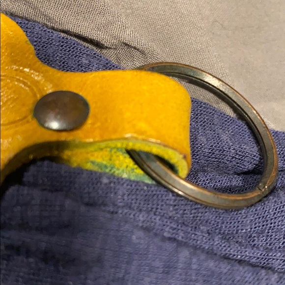 Vintage leather skeleton key keychain - Picture 5 of 5